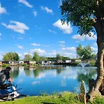 Lakefront 5 Star Country Park Private Fishing Free Parking S *