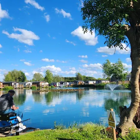 Lakefront 5 Star Country Park Private Fishing Free Parking S *