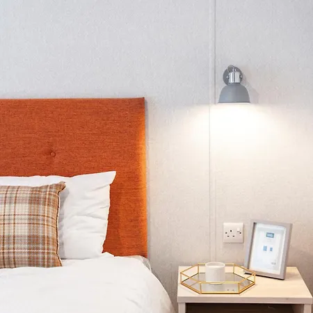 Lakefront 5 Star Country Park Private Fishing Free Parking S