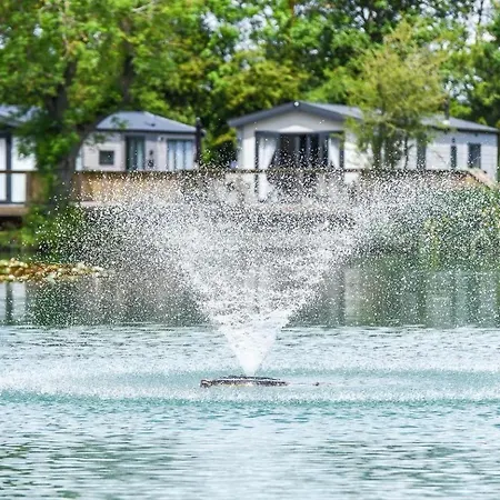 Lakefront 5 Star Country Park Private Fishing Free Parking S * Малтон